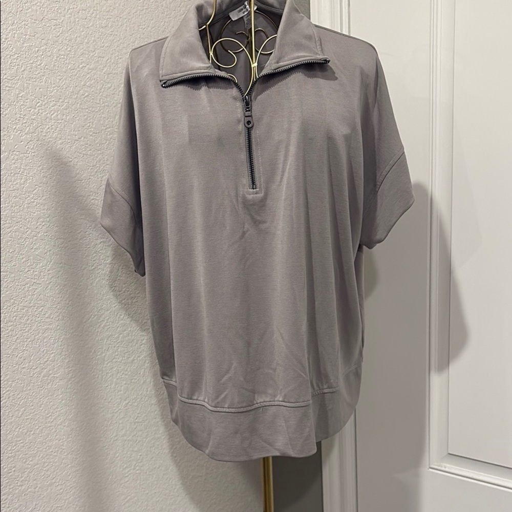 Cable & Gauge Light Gray Top
